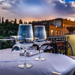 La Scaletta Al Ponte Vecchio Otel Floransa